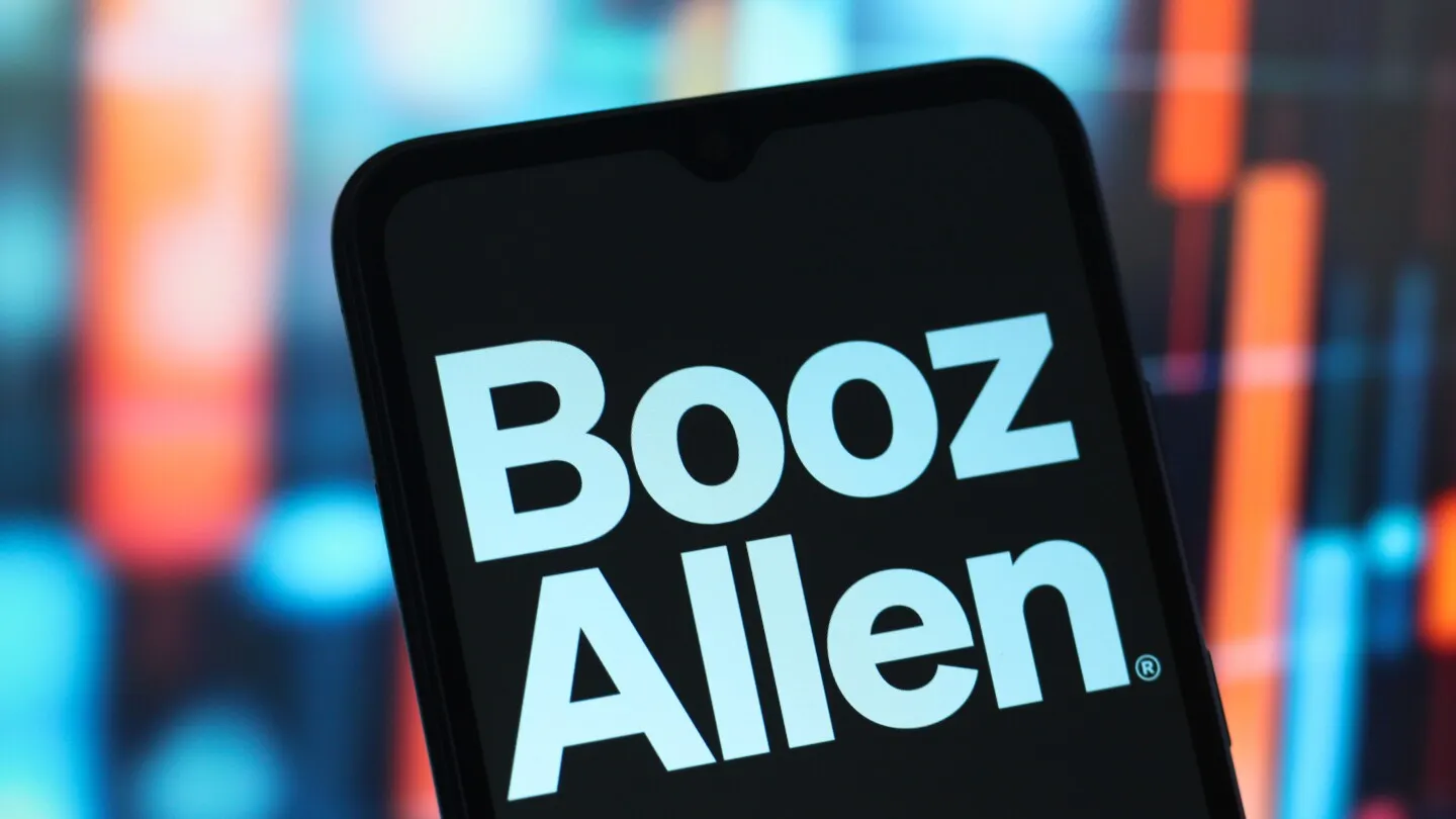 Apakah NFLPA tahu tentang petualangan klub strip Booz Allen Lloyd Howell?