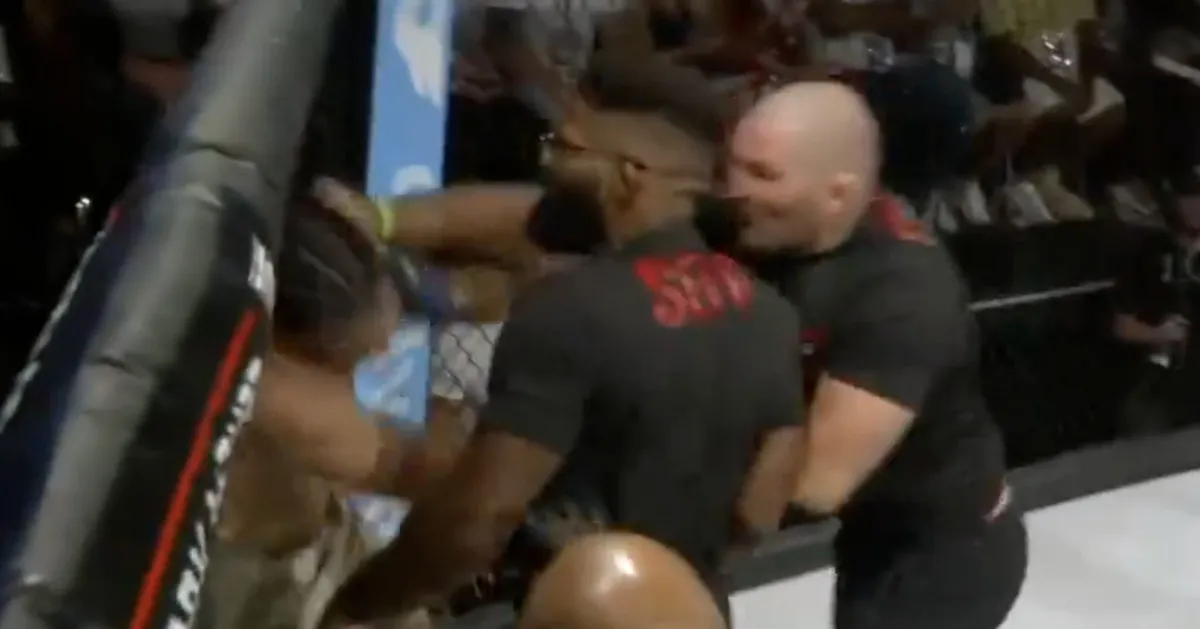 Sean Strickland Serbu Ring, Pukul Wajah Petarung Karena Mengejek di Tuff-N-Uff 145