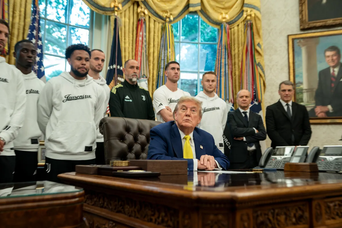Presiden Trump Membuat Tim Sepak Bola Terbungkam dengan Pertanyaan di Gedung Putih