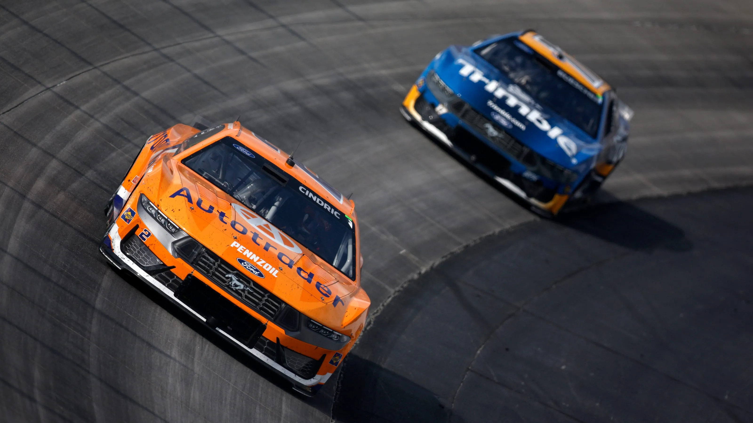 Balapan NASCAR Mendebarkan di Dover Tertunda Hujan dengan 14 Lap Tersisa, 2 Pembalap Top Bersaing